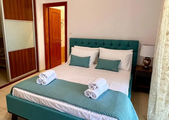 Golden Sunset Villa *